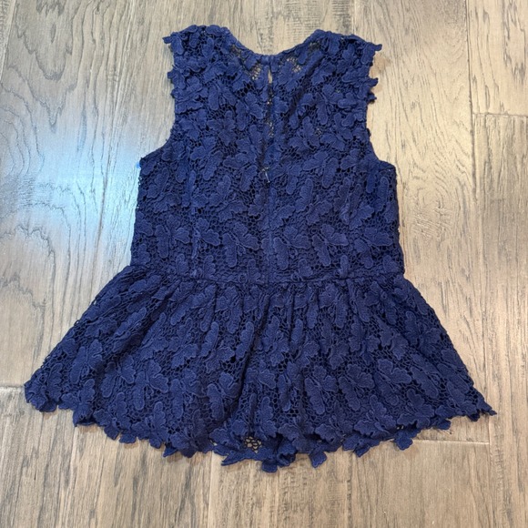 Lilly Pulitzer Navy Blue Lace Sleeveless Peplum Top Size 4 Women - Picture 5 of 8
